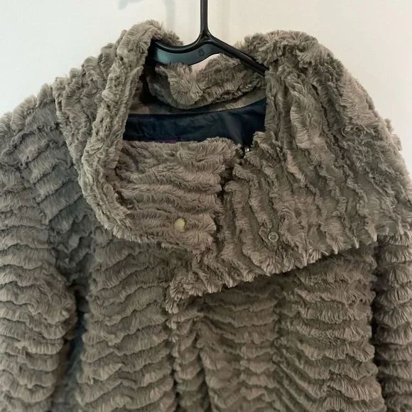 Patagonia Green Pelage Faux Fur Jacket - Picture 4 of 8